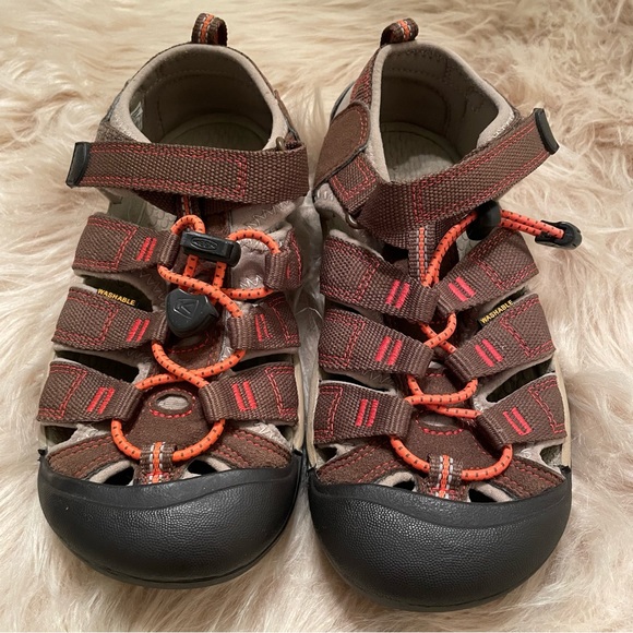 NWOB Boys Keen Sandals - Picture 1 of 3